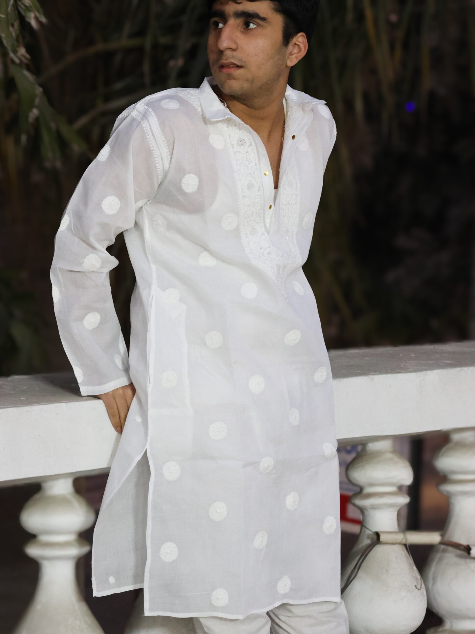 Men’s White Cotton Polka Dot Chikankari Kurta – Elegant Ethnic Wear